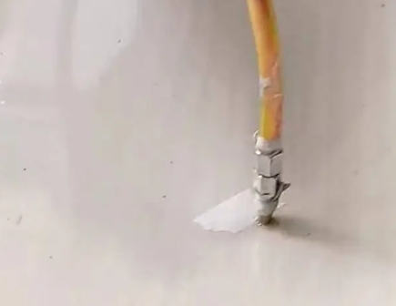 潍城瓷砖空鼓维修公司专业解答在瓷砖铺贴过程中，如果使用的砂料过粗（如全部使用了粗砂），可能会导致以下问题